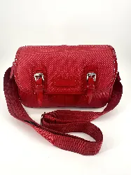 sac besace longchamp rouge en toile enduite et cuir verni avec bandoulière réglable