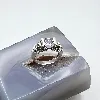 bague en argent ornée d'une pierre violette entourée oxydes blancs argent 925 millième (22 ct) 4,72g