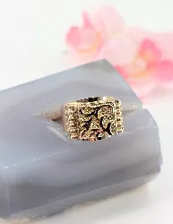 bague chevalière avec motifs fleurs or 750 millième (18 ct) 5,64g