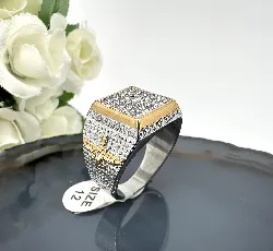 bague chevalière en métal argenté et doré avec une pavage de strass