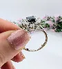 bague marguerite centrée d'un saphir entouré de 10 diamants or 750 millième (18 ct) 3,82g