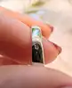 bague rubans croisés en or blanc sertie des diamants blancs et noirs or 750 millième (18 ct) 7,90g