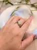 bague rubans croisés en or blanc sertie des diamants blancs et noirs or 750 millième (18 ct) 7,90g