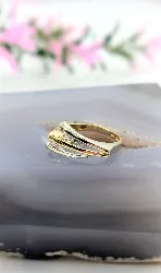 bague stylisée en 2 ors sertie de 3 petits diamants or 750 millième (18 ct) 3,47g