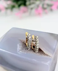 boucles d'oreilles en clips en 2 ors chacune sertie de 7 diamants d'environ 0,7ct au total or 750 millième (18 ct) 4,28g