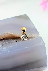 pendentif pastille sertie de 7 petits diamants or 750 millième (18 ct) 0,97g