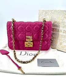 sac à rabat dior dioraddict en cuir d'agneau matelassé rose