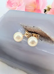 boucles d'oreilles puces chacune ornée d'une perle or 750 millième (18 ct) 1,69g