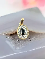 pendentif 2 ors saphir entouré de 8 petits diamants or 750 millième (18 ct) 1,69g