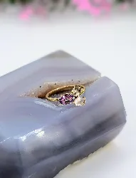 bague or sertie de 3 pierres de couleur facettées or 375 millième (9 ct) 1,30g