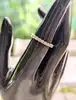 bague or tour américain avec 24 diamants d'environ 0,72ct au total or 750 millième (18 ct) 2,40g