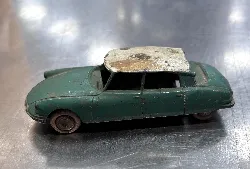 voiture dinky toys citroen ds 19