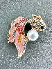 broche en émail poisson rose