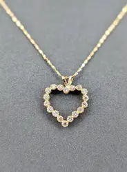 collier maille fantaisie limée orné d'un pendentif coeur serti de petits oxydes or 750 millième (18 ct) 2,09g