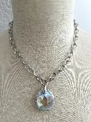 collier swarovski avec pendentif en cristal incolore et strass irisés