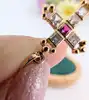pendentif croix serti des oxydes rouge et blancs or 750 millième (18 ct) 1,01g