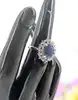 bague marquise centrée d'un saphir synthétique d'environ 2,5ct entouré des quartz blancs or 375 millième (9 ct) 3,75g