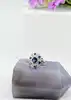 bague style art-déco en or blanc centrée d'un beau saphir d'environ 1,3ct entouré de petits saphirs et diamants or 750 millième (1