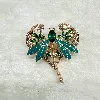 broche motif libellule en émail et en acier doré sertie d'oxydes