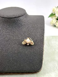 fbrc04 broche abeille dorée pavé d'oxydes et perle synthétique