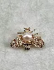 fbrc04 broche abeille dorée pavé d'oxydes et perle synthétique
