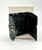portefeuille saint laurent en cuir noir matelasé grain de poudre avec logo doré