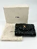 portefeuille saint laurent en cuir noir matelasé grain de poudre avec logo doré