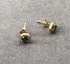 23042250 boucles d'oreilles puces motif rond avec oxydes vert et blancs