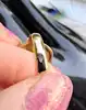 bague ornée d'une pierre de l'oeil de tigre en cabochon or 585 millième (14 ct) 4,09g