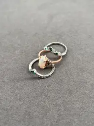 ensemble de trois bagues avec opale et oxydes t58