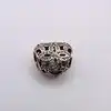 pandora charm en forme de coeur orné de cristaux