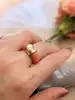 bague bombée en or ornée de 2 motifs en corail or 750 millième (18 ct) 11,12g