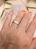 bague en or blanc sertie de deux ligne de diamants dont une de taille baguette et une de taille brillant or 750 millième (18 ct) 2