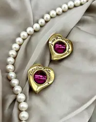 boucles d'oreilles clip yves saint laurent motif coeur doré et pierre rose