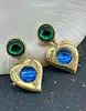 boucles d'oreilles pendantes clip vintage yves saint laurent motif coeurs verts, bleus et dorés
