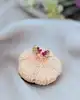 boucles d'oreilles puces forme fleur en 2 ors chacune sertie de 2 rubis or 750 millième (18 ct) 0,84g