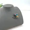 broche en émail motif colibri ornée d'oxydes