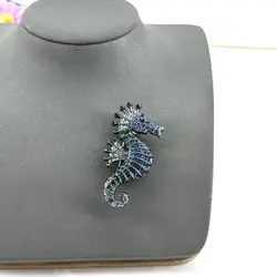 broche hippocampe pavée d'oxydes