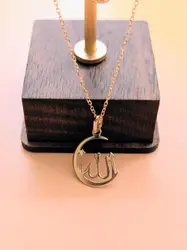 collier or orné d'un pendentif allah forme lune & étoile ajouré or 750 millième (18 ct) 1,48g