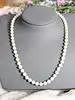 collier perles de culture orné d'un joli fermoir en or texturé or 750 millième (18 ct) 30,99g