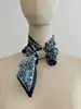 foulard bleu réversible double face avec anneau pavé de strass