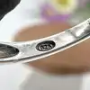 bague en argent ornée d'oxydes noires et blanches t57 argent 925 millième (22 ct) 2,07g