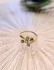 bague or sertie de 5 pierres de couleur or 750 millième (18 ct) 2,07g