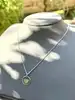 collier en argent présente un pendentif rond avec un coeur scintillan au centre argent 925 millième (22 ct) 2,95g