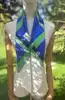 foulard / carré yves saint laurent vintage 88x88 cm vert et bleu à motif géométrique