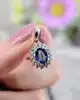 pendentif maguerite en or blanc centré d'un beau saphir entouré de 2 rangs de diamants or 750 millième (18 ct) 2,31g
