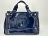 sac à main armani jeans vernis bleu nuit logo avec un strass incrusté
