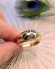 bague bombée sertie d'1 rubis, 5 saphirs, 2 petits diamants et 2 pierres de couleur or 750 millième (18 ct) 9,38g