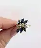bague cocktail sertie de 6 saphirs navettes et 6 petits diamants taille brillant or 750 millième (18 ct) 4,80g