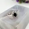 bague marguerite centrée d'une pierre bleue entourée d'oxydes t54 argent autre 3,03g